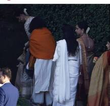 FIRST PIC: साड़ी में खूबसूरत नज़र आ रही हैं दुल्हन बनीं दीपिका पादुकोण, नज़र न लगे...