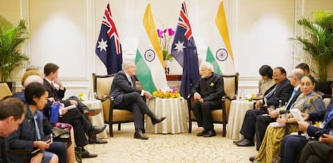 सिंगापुर: पीएम मोदी ने की ऑस्ट्रेलिया-थाइलैंड के प्रधानमंत्रियों के साथ बैठक, रक्षा-व्यापार जैसे अहम मुद्दों पर हुई चर्चा सिंगापुर: पीएम मोदी ने की ऑस्ट्रेलिया-थाइलैंड के प्रधानमंत्रियों के साथ बैठक, रक्षा-व्यापार जैसे अहम मुद्दों पर हुई चर्चा