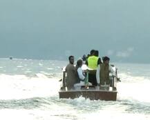 शादी के बाद छतरी से चेहरा छुपा रहे थे दीपवीर, लाल लहंगा पहने दीपिका की तस्वीर आई सामने