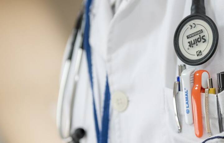 ऑपरेशन से पहले डॉक्टर्स ने जांचा कि महिला के पेल्विक में कोई मांस जमा है जिसे उन्होंने कैंसर का नाम दे दिया और महिला का इमरजेंसी में ऑपरेशन कर   दिया. ऑपरेशन में इस मांस यानि पेल्विक किडनी को निकाल दिया गया. फोटोः गूगल फ्री इमेज 