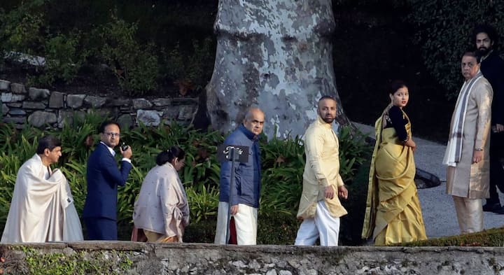  इस दौरान जहां एक ओर लड़के वाले खूब सज-धज के शादी में हिस्सा लेने पहुंचे थे तो वहीं लड़की वाले भी कुछ कम नहीं थे. 