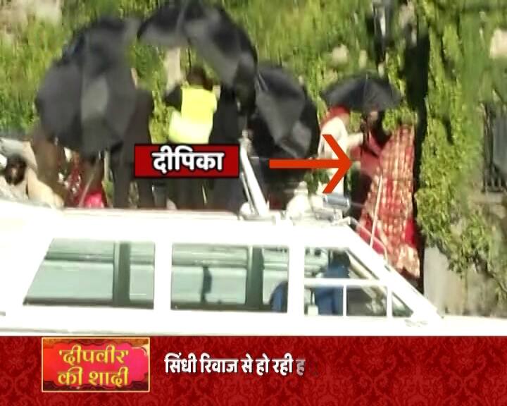 रणवीर सिंह और दीपिका पादुकोण की आज सिंधी रीति रिवाजों के साथ शादी हो रही है. बुधवार 14 नवंबर को इस कपल ने कोंकणी अंदाज में शादी कर एक दूसरे को पति-पत्नी के रूप में स्वीकार किया था. अब आज वो का आनंद कारज की रस्में निभाएंगे.