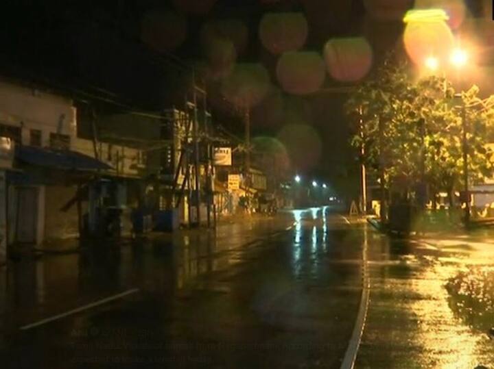 गाजा तूफान में हवा की तेद रफ्तार और बारिश के कारण बहुत नुकसान भी हुआ है. कई जहग पेड़ उखड़ गए हैं तो अनेक घर भी क्षतिग्रस्त हुए हैं. राहत और बचाव कार्य जारी है.