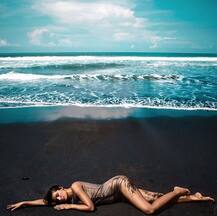 इन तस्वीरों को पोस्ट की पुराने दिनों की याद को ताजा करती दिखीं नरगिस फाखरी, देखें तस्वीरें