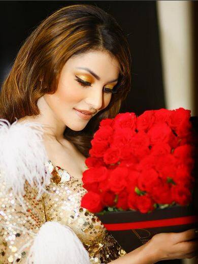 उर्वशी की इन तस्वीरों को खूब लाइक्स मिल रहे हैं. फोटोः इंस्टाग्राम