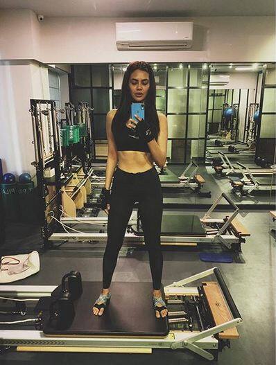 हालांकि ईशा आजकल फिल्मों से ज्यादा फोटोशूट, सोशल मीडिया और अपने ब्वॉयफ्रेंड के साथ नजर आती हैं लेकिन फिर भी अपने फैंस को बखूबी वे खुश कर   रही हैं. फोटोः इंस्टाग्राम