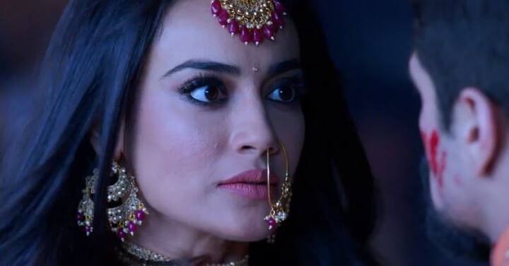  इस हफ्ते की टीआरपी लिस्ट में बाकी सीरियल को पछाड़ते हुए कलर्स टीवी के मशहूर सीरियल 'नागिन' के सीजन तीन ने लगातार अपनी बादशाहत कायम रखी है. इस हफ्ते में ही टीआरपी रेंटिंग में 8491 इंप्रेशन का भारी व्यूवरशिप हासिल करते हुए नागिन 3 टीआरपी चार्ट में टॉप पर पहुंच गया है.