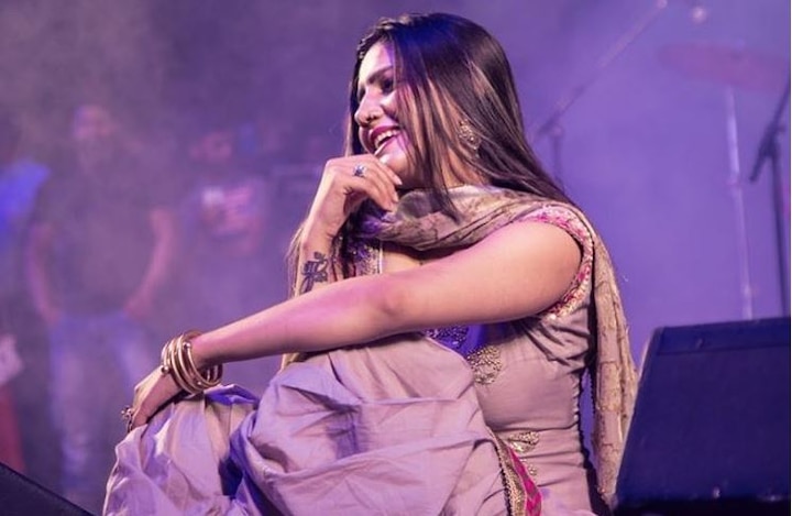 Tragedy during Bigg Boss 11 contestant Sapna Choudhary’s performance सपना चौधरी के डांस शो में हुई भगदड़, एक शख्स की मौत कई घायल हुए