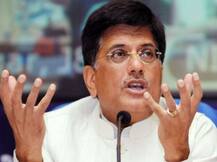 रेलकर्मियों ने किया रेल मंत्री पीयूष गोयल का घेराव