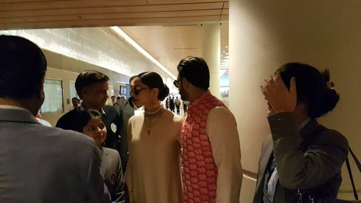 रणवीर का एक घर खार इलाके में भी है. दीपिका और रणवीर का गृहप्रवेश खार वाले घर में ही होगा.