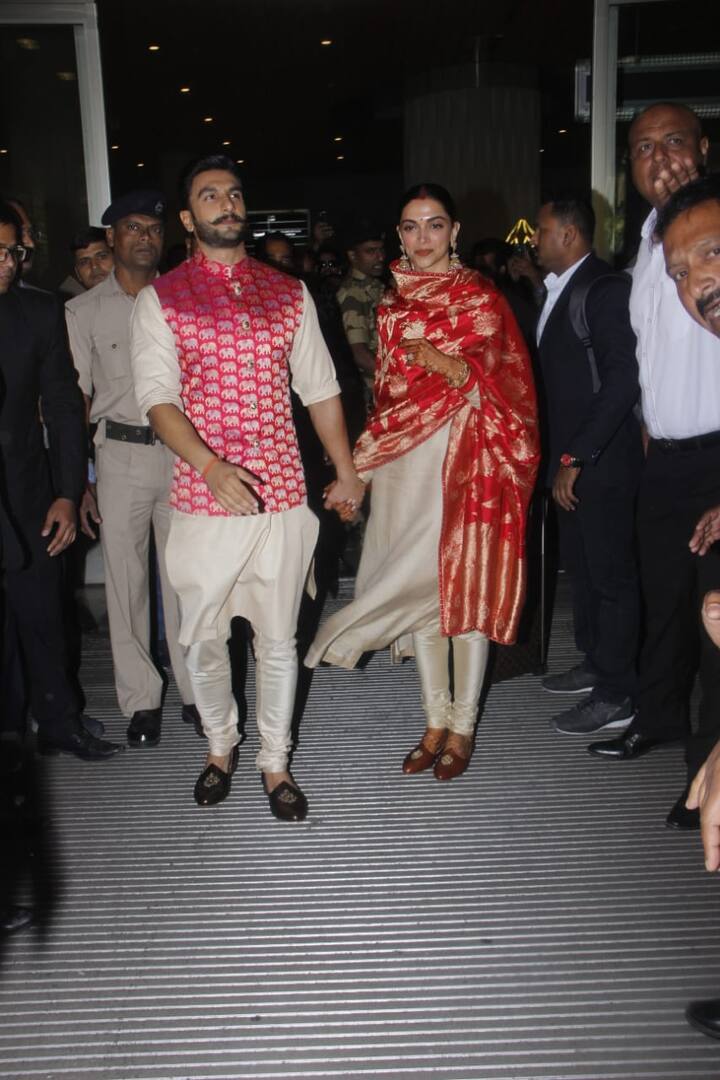 इस दौरान दोनों ही एक जैसे आउटफिट्स में ट्विनिंग करते दिखाई दे रहे थे. (तस्वीर: मनाव मंगलानी)