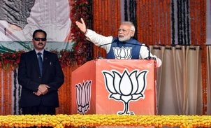 Chhattisgarh Assembly Election 2018: Prime Minister Narendra Modi accuses Congress of spreading family ties कांग्रेस पर मोदी का बड़ा हमला, बोले- सत्ता के जरिए सिर्फ एक परिवार को फायदा हुआ, देश को नहीं
