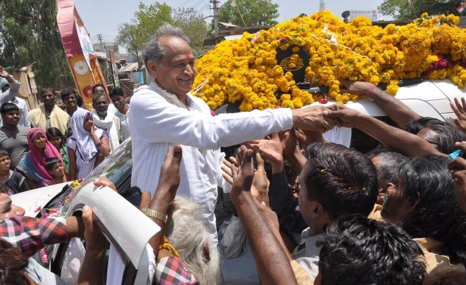 अशोक गहलोत का बयान, CM पद के लिए पार्टी के फैसले का सम्मान करुंगा Rajasthan Assembly Election 2018 ashok gahlot says i obey the descion of party No post is priority for me अशोक गहलोत का बयान, CM पद के लिए पार्टी के फैसले का सम्मान करुंगा
