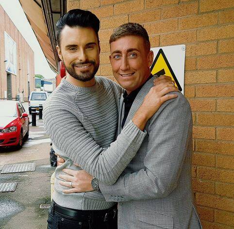 इस दौरान क्रिस ने बताया कि उन्होंने डिप्रेशन कम करने के लिए ब्रेन शॉक थेरेपी ली थी और इसे उन्हें फायदा भी हुआ. फोटोः ट्विटर