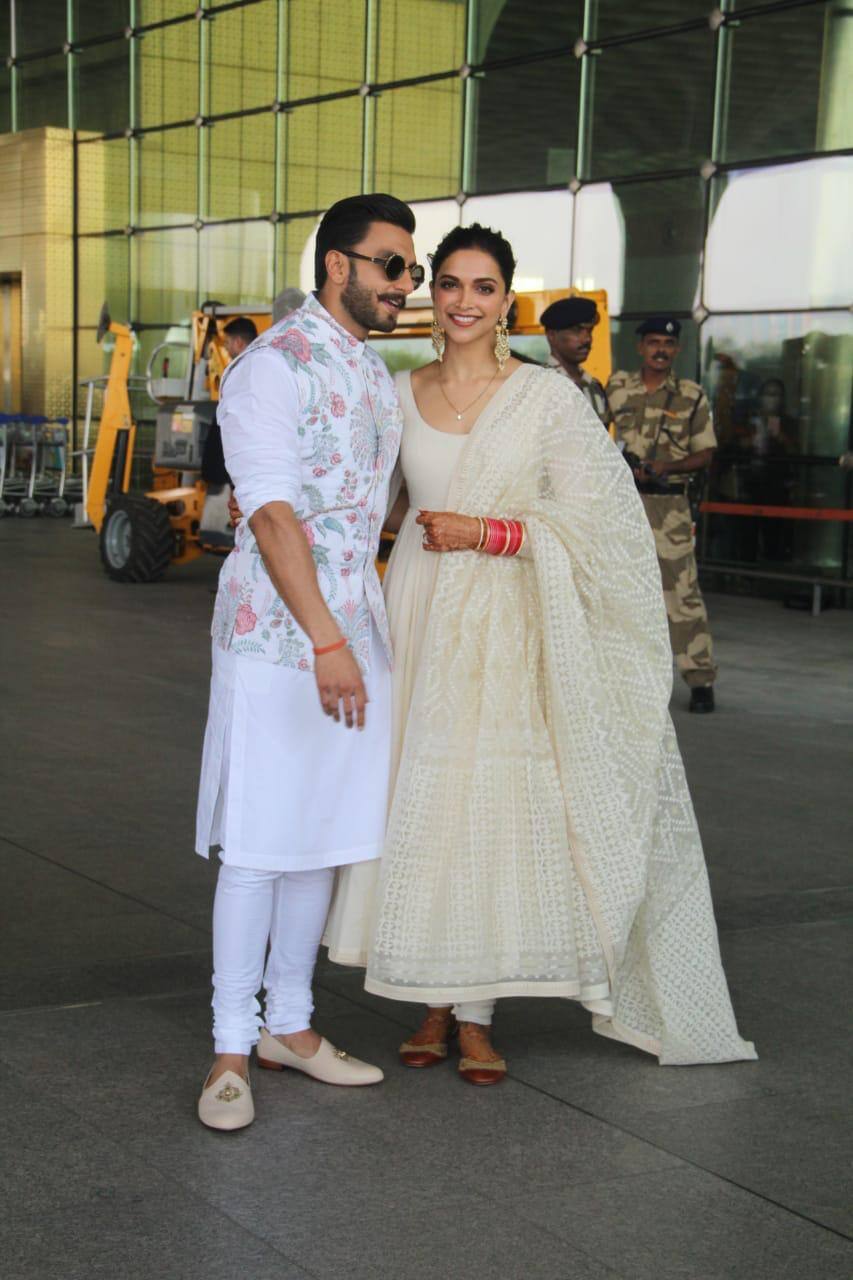 रिसेप्शन के लिए बेंगलुरू रवाना हुए रणवीर-दीपिका, हाथों में चूड़ा पहने सामने आई खूबसूरत तस्वीर