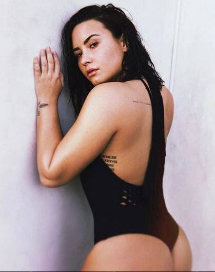 डेमी ने इंस्टाग्राम पर इस फैन की इस टिप्पणी पर करारा जवाब दिया है. डेमी ने लिखा कि तुम्हें पता नहीं कि तुम किस बारे में बात कर रहे हो. उन्होंने ये भी लिखा कि जब आप ओवरडोज का शिकार होते हैं तभी सबकी सच्चाई सामने आ जाती है कि स्चचा दोस्त कौन है. फोटोः इंस्टाग्राम