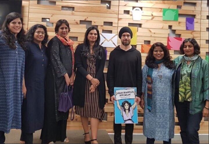 Twitter CEO Jack Dorsey faces backlash on social media for his 'Smash Brahmanical Patriarchy' placard ट्विटर के मालिक डोर्सी ने पकड़ा 'ब्राह्मणवादी पितृसत्ता की धज्जियां उड़ा दो' लिखा पोस्टर, अपने ही प्लेटफॉर्म पर घिरे