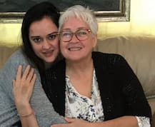 नफीसा अली को हुआ है पेरिटोनियल और ओवरियन कैंसर, जानें इस बारे में ये जरूरी बातें