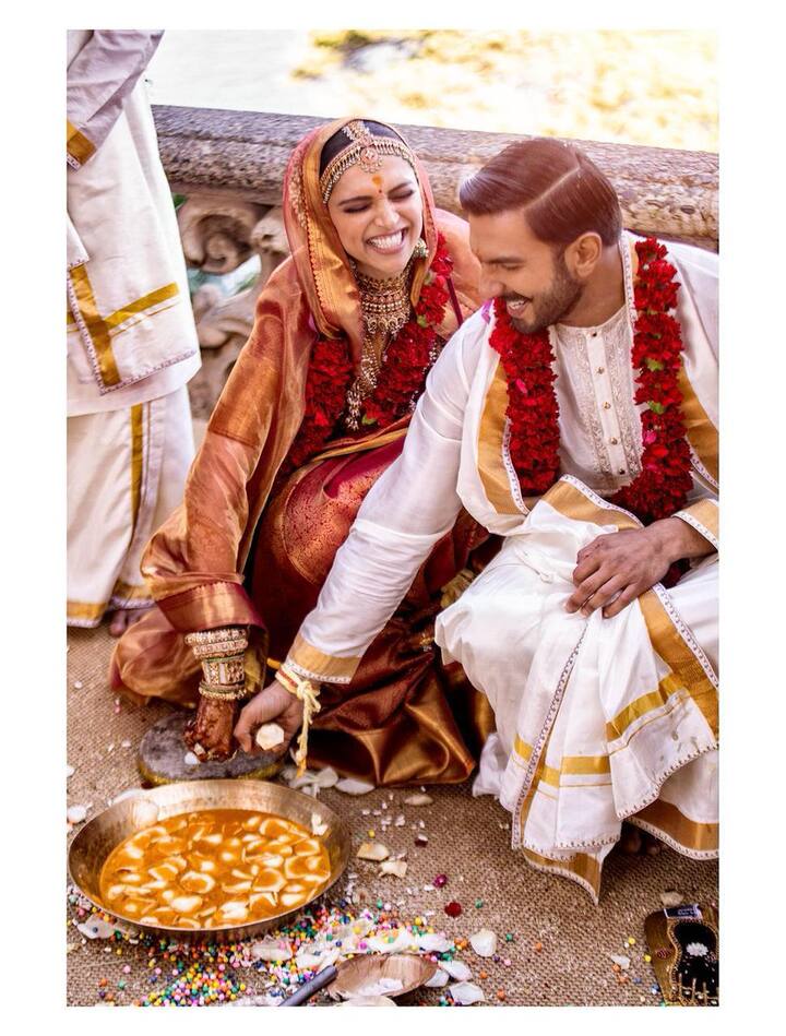 कोंकणी शादी के दौरान ये दोनों ट्रेडिशनल अवातर में दिखे. ये शादी के दौरान हुई रस्म की तस्वीर है.