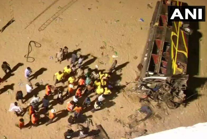 ओडिशा: महानदी के पुल से नीचे गिरी बस, 12 लोगों की मौत, सीएम ने किया मुआवजे का एलान Death toll rises to 12 in the incident where a bus carrying around 30 passengers fell from the Mahanadi bridge near Jagatpur in Cuttack ओडिशा: महानदी के पुल से नीचे गिरी बस, 12 लोगों की मौत, सीएम ने किया मुआवजे का एलान