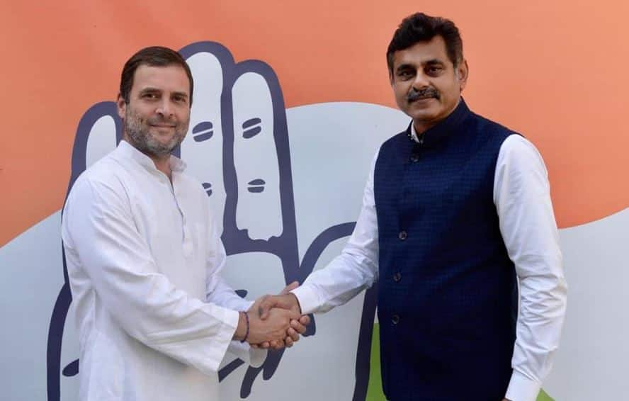 Telangana: Konda Vishweshwar Reddy who had resigned from TRS yesterday, meets Rahul Gandhi तेलंगाना: राहुल गांधी से मिले टीआरएस से इस्तीफा देने वाले सांसद के. विश्वेश्वर रेड्डी, कांग्रेस में होंगे शामिल
