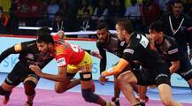 Pro Kabaddi League 2018: गुजरात फॉर्च्यून जायंट्स ने कड़े मुकाबले में यू-मुम्बा को 39-35 से हराया
