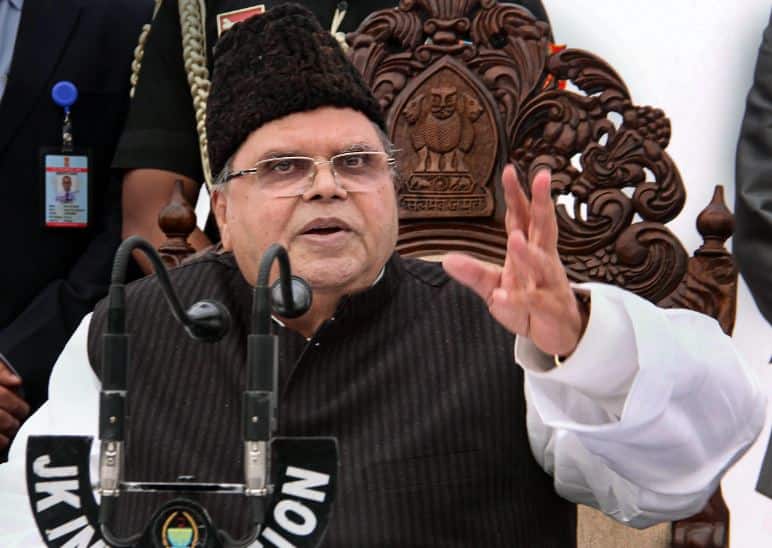 Jammu & Kashmir, Governor dissolves legislative assembly, after rival alliances stake claim to form govt जम्मू कश्मीर: PDP, INC और NC के सरकार बनाने दावे के बाद राज्यपाल ने भंग की विधानसभा, अब फिर होंगे चुनाव