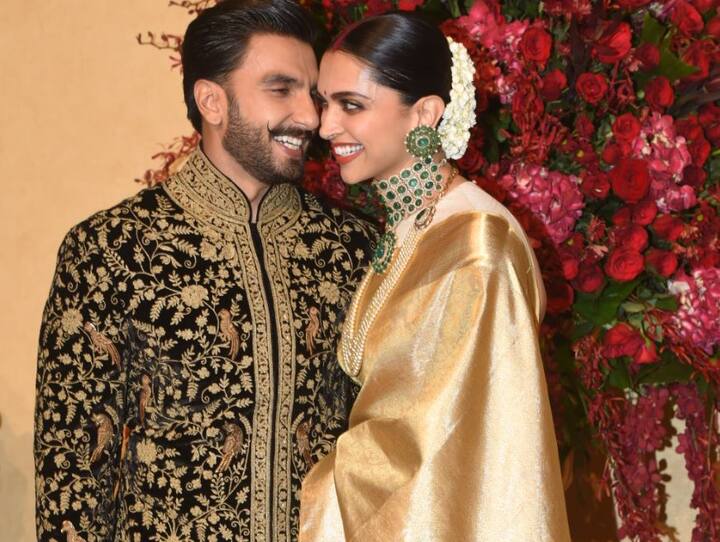 रिसेप्शन से पहले दोनों वहां मौजूद पैपराजी को पोज देने के लिए पहुंचे तो वो एक दूसरे संग ही बातों में खोए नजर आए. (Photo - Manav Manglani )