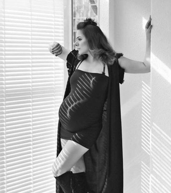 उदिता ने बेटे के जन्म से पहले ही बेबी बंप के साथ सिजलिंग फोटोशूट करवाया था. उन्होंने इस शूट की कुछ तस्वीरें फैंस के साथ भी शेयर की थी. 