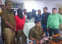 पच्‍चीस हजार का ईनामी बदमाश चार साथियों के साथ गिरफ्तार, तमंचा-कारतूस बरामद