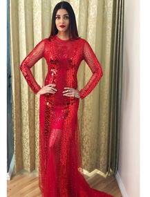 ऐश्वर्या राय बच्चन ने रेड ड्रेस में शो किया अपना न्यू लुक, देखें तस्वीरें