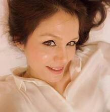 नेहा कक्कड़ की बड़ी बहन सोनू ने व्हाइट ड्रेस में क्लिक की खूबसूरत सेल्फी