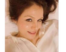 नेहा कक्कड़ की बड़ी बहन सोनू ने व्हाइट ड्रेस में क्लिक की खूबसूरत सेल्फी