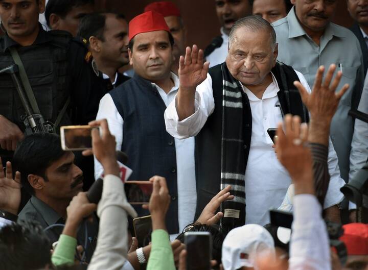 यादव ने कार्यकर्ताओं को पढ़ने और लिखने की आदत डालने की सीख दी. उन्होंने कहा कि लोकसभा में, राज्यसभा में और रक्षा मंत्री बतौर कार्यकाल में उनके दिये गये भाषणों का संकलन है और कार्यकर्ताओं को उन्हें पढ़ना चाहिए.