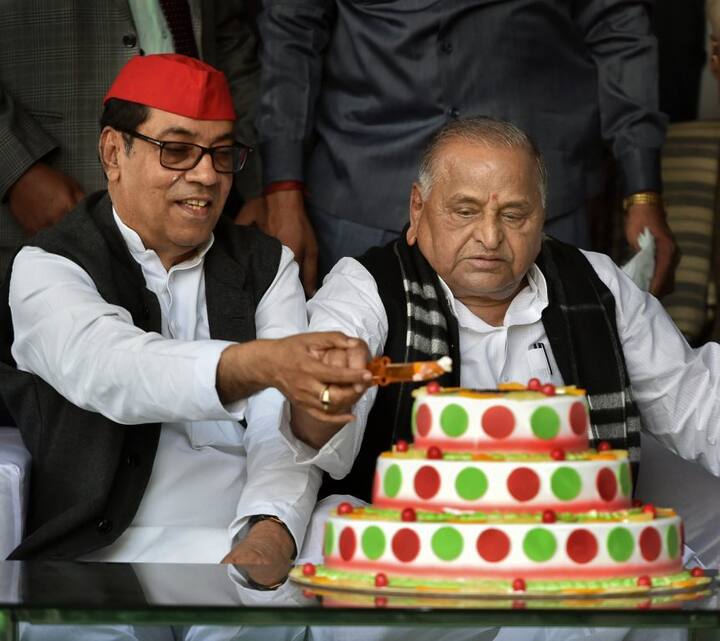 वह अपने 80वें जन्मदिन के मौके पर केक काटने के बाद पार्टी कार्यालय पर कार्यकर्ताओं को संबोधित कर रहे थे. इस अवसर पर समाजवादी पार्टी ने इटावा के सैफई में दंगल का भी आयोजन किया. गौरतलब है कि मुलायम भी एक समय पहलवानी किया करते थे.