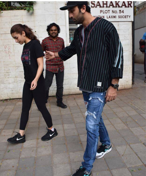 चोट लगने के बाद खुद उनके ब्वॉयफ्रेंड और इस फिल्म में को-एक्टर रणबीर कपूर उन्हें लेकर डॉक्टर के पास पहुंचे.