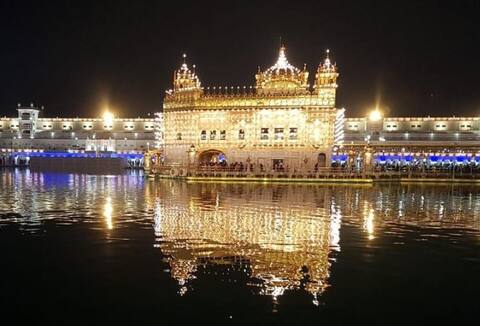देश भर में एक साथ तीन त्योहारों की धूम, गुरु नानक जयंती, देव दीपावली के साथ कार्तिक पूर्णिमा का जश्न मना रहे हैं लोग देश भर में एक साथ तीन त्योहारों की धूम, गुरु नानक जयंती, देव दीपावली के साथ कार्तिक पूर्णिमा का जश्न मना रहे हैं लोग