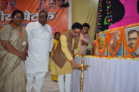 बीजेपी ने कसी कमर, सुनील बंसल ने कहा- पहले हम गांव-गांव चले अब पांव-पांव चलेंगे बीजेपी ने कसी कमर, सुनील बंसल ने कहा- पहले हम गांव-गांव चले अब पांव-पांव चलेंगे