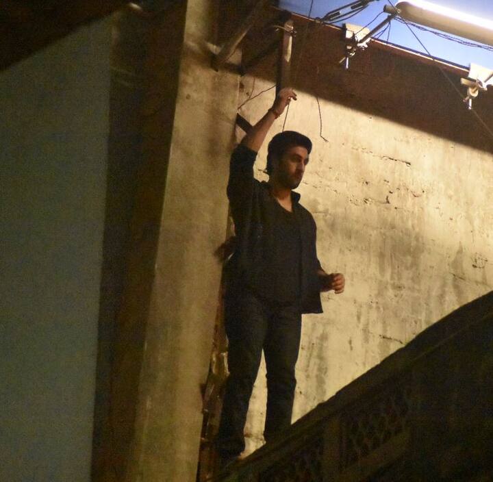 ब्रह्मास्त्र' की शूटिंग के समय ये आलिया को चोट लग गई. लेकिन बावजूद इसके आलिया लगातार काम कर रही हैं. (तस्वीर: मानव मंगलानी)