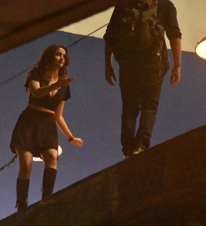 बता दें कि इनके रिलेशन की खबरों के बाद से रनबीर और आलिया की ऑन स्क्रीन केमिस्ट्री देखने के लिए भी काफी बेसब्री से इंतजार कर रहे हैं. (तस्वीर: मानव मंगलानी)