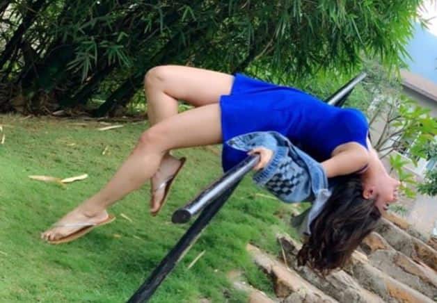  TV actress Mouni Roy is tempted to fan by her pics अपनी अतरंगी अदाओं से चाहने वालों को लुभा रही हैं टीवी अभिनेत्री मौनी रॉय