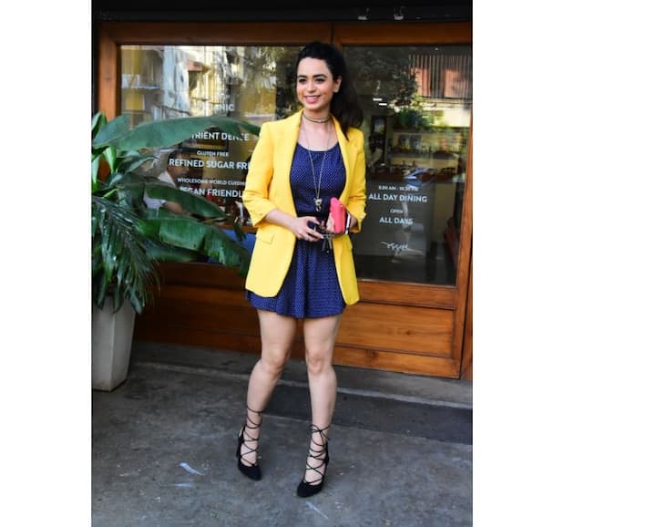 इस दौरान एक्ट्रेस को मुस्कुराते हुए भी देखा गया. तस्वीर: मानव मंगलानी