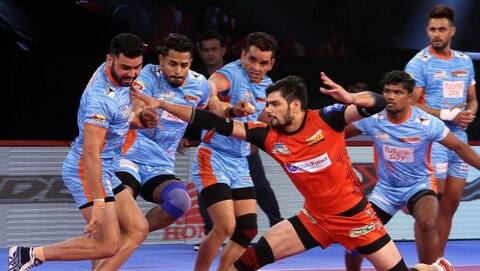 Pro Kabaddi League 2018: बंगाल वॉरियर्स ने 33-31 के स्कोर से बेंगलुरू बुल्स को दी मात Pro Kabaddi League 2018: बंगाल वॉरियर्स ने 33-31 के स्कोर से बेंगलुरू बुल्स को दी मात