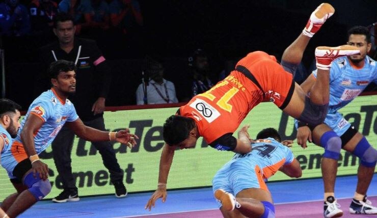 Pro Kabaddi League 2018: बंगाल वॉरियर्स ने 33-31 के स्कोर से बेंगलुरू बुल्स को दी मात