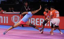 Pro Kabaddi League 2018: जयपुर पिंक पैंथर्स और पुणेरी पल्टन के बीच 30-30 से हुआ ड्रा