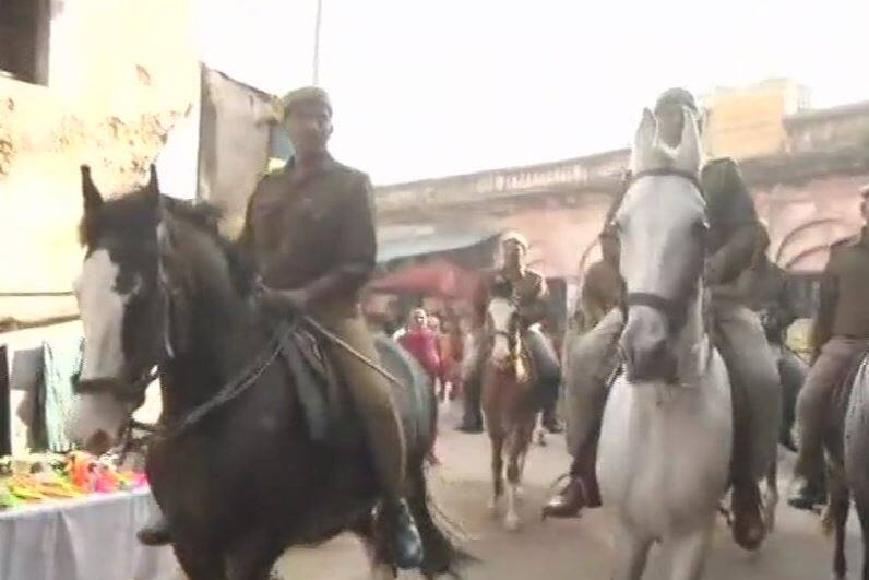 छावनी में तब्दील अयोध्याः ड्रोन से चप्पे-चप्पे पर नजर, घुड़सवार जवान कर रहे हैं गश्त ram mandir row shiv sena meeting in ayodhya vhp dharma sabha on sunday uddhav thackeray high security छावनी में तब्दील अयोध्याः ड्रोन से चप्पे-चप्पे पर नजर, घुड़सवार जवान कर रहे हैं गश्त