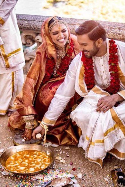 शादी और रिसेप्शन में दोनों के लुक को फैंस रॉयल बता रहे हैं. आपको बता दें कि कोंकणी रीति रिवाजों से हुई शादी में दीपिका ने रेड और गोल्डन कलर की कांजीवरम साड़ी पहनी थी और सिंधी शादी में लाल लहंगे का जोड़ा.