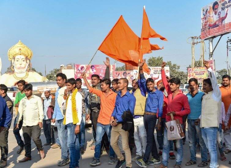 अयोध्या: VHP की धर्मसभा आज, ठाकरे परिवार ने किए रामलला के दर्शन, किले में तब्दील हुई राम की नगरी