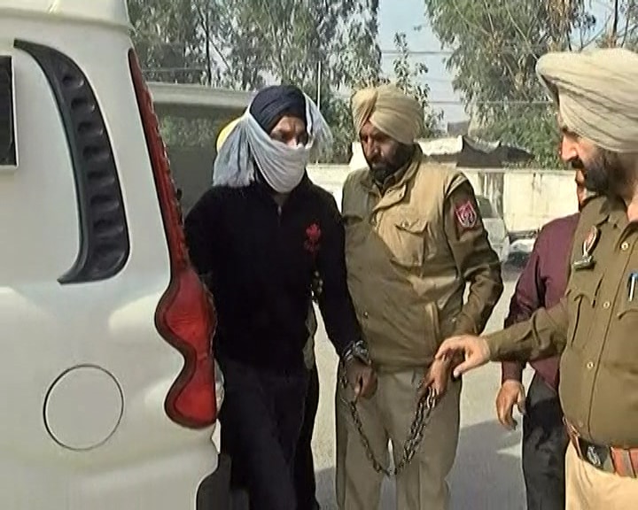 अमृतसर: निरंकारी धर्म सभा पर हमले के मामले में पुलिस को बड़ी कामयाबी, मुख्य आरोपी गिरफ्तार Amritsar: The main accused arrested for attacking Nirankari Dharm Sabha अमृतसर: निरंकारी धर्म सभा पर हमले के मामले में पुलिस को बड़ी कामयाबी, मुख्य आरोपी गिरफ्तार