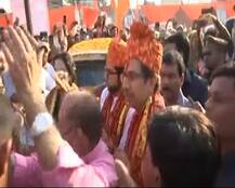 अयोध्या: उद्धव ठाकरे ने किए रामलला के दर्शन, मंदिर बनाने के लिए भेंट की चांदी की ईंट